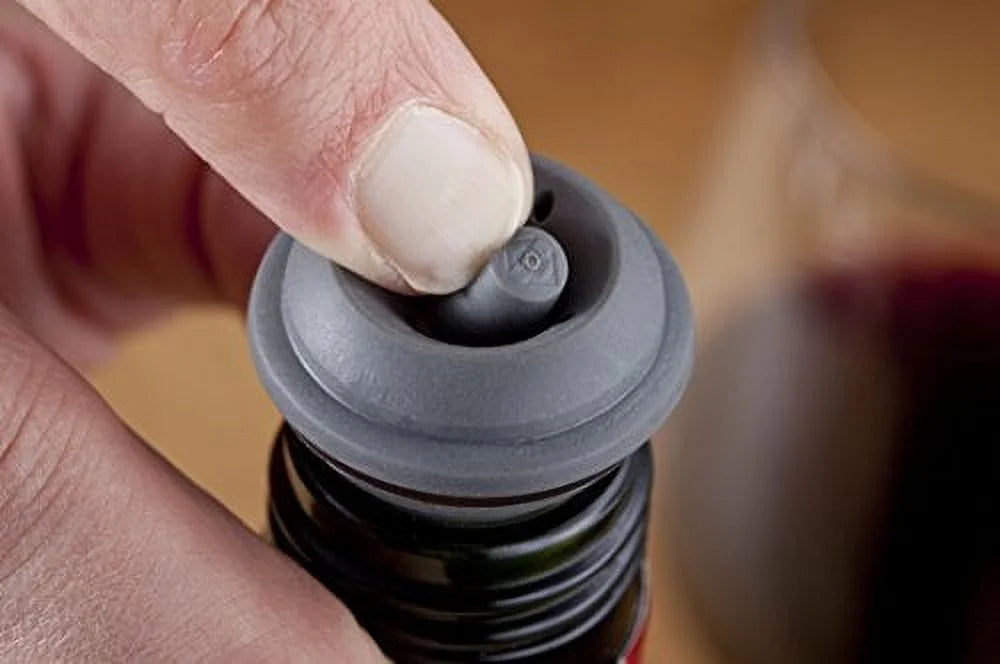 Black Wine Saver with 1 Pump 4 Stoppers R377