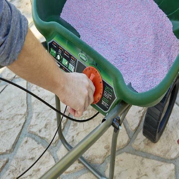 Turf Builder Broadcast Spreader P544