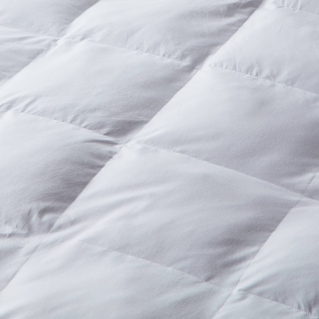 Queen Plush Pillow Top Mattress Topper with Straps G78874