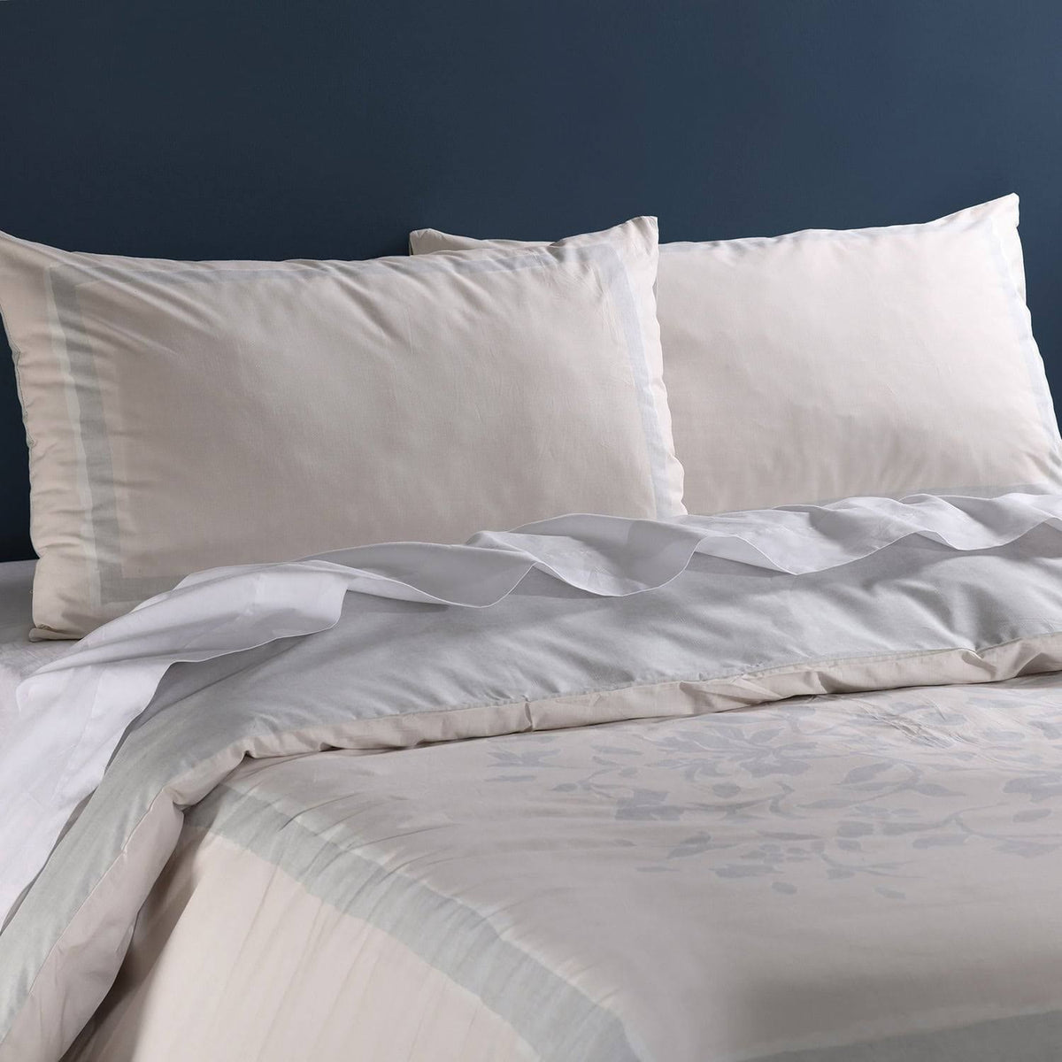 Grey and Tan Cotton Percale Reversible Duvet Cover Set - Queen F926669