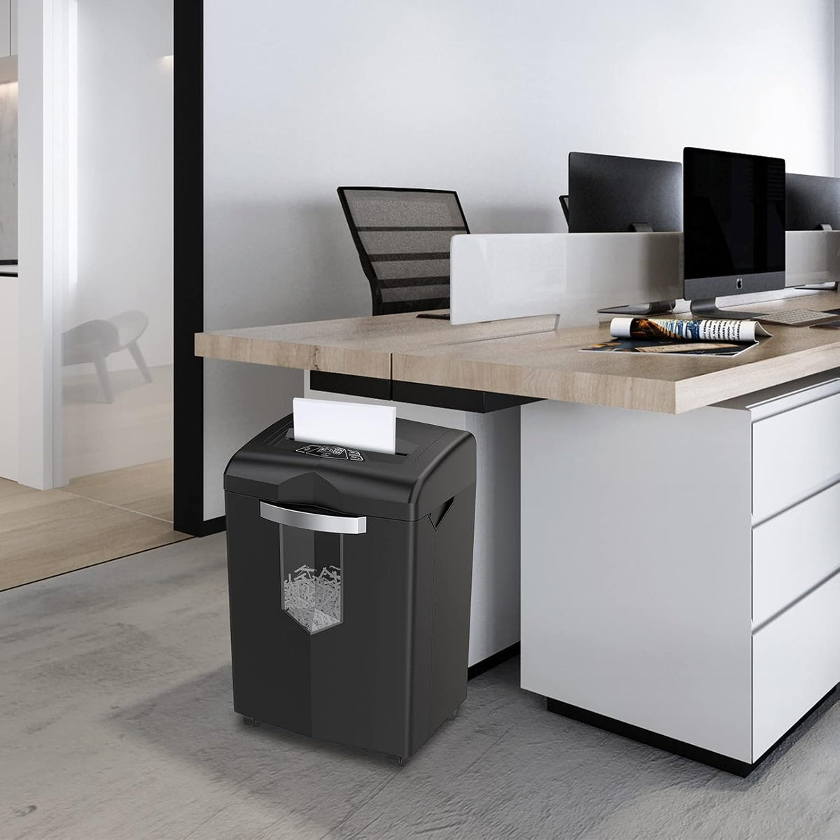 24-Sheet Cross Cut Paper Shredder with 4 Casters M511