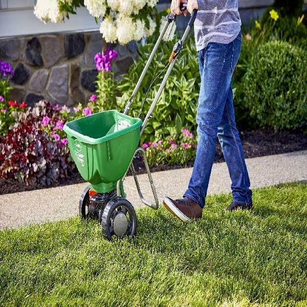 Turf Builder Broadcast Spreader P544