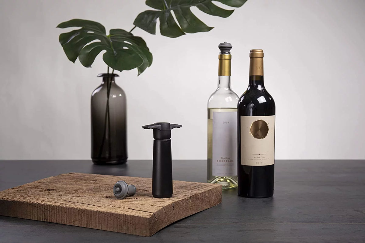 Black Wine Saver with 1 Pump 4 Stoppers R377