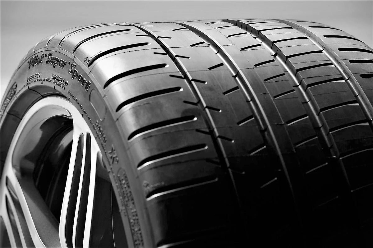 Summer 295/35ZR20/XL (105Y) Tire W53986