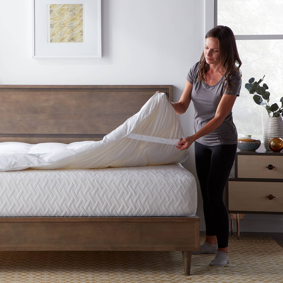 Queen Plush Pillow Top Mattress Topper with Straps G78874