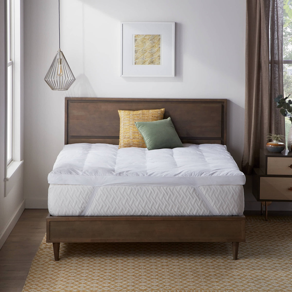 Queen Plush Pillow Top Mattress Topper with Straps G78874