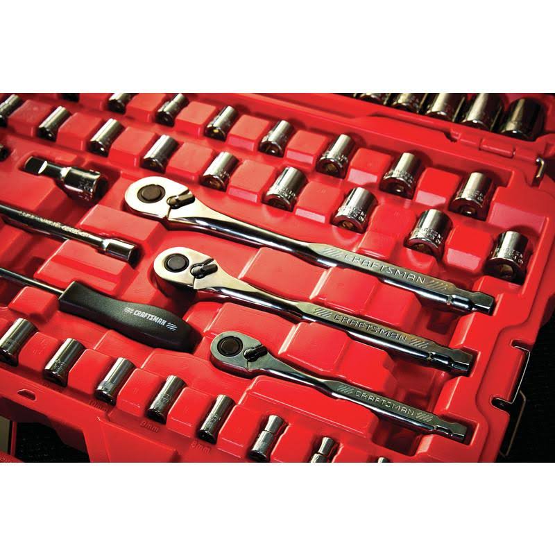 121 Piece SAE and Metric Chrome Mechanic Tool Set O679