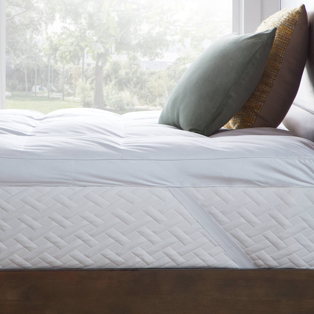 Queen Plush Pillow Top Mattress Topper with Straps G78874