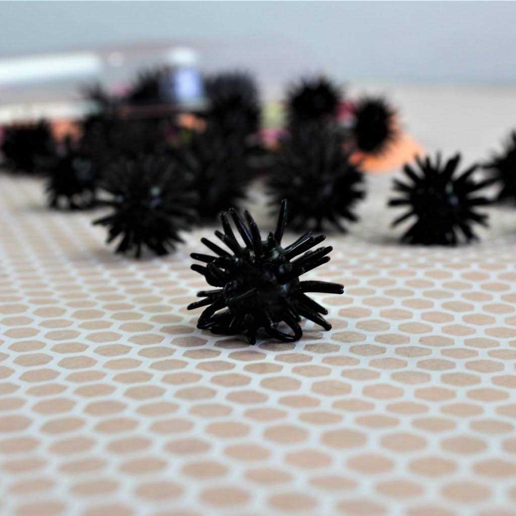 Creepy Crawly Critters G6135